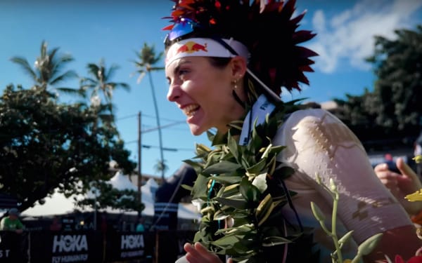 Lucy Charles faz tatuagem em homenagem a sua vitória em Kona